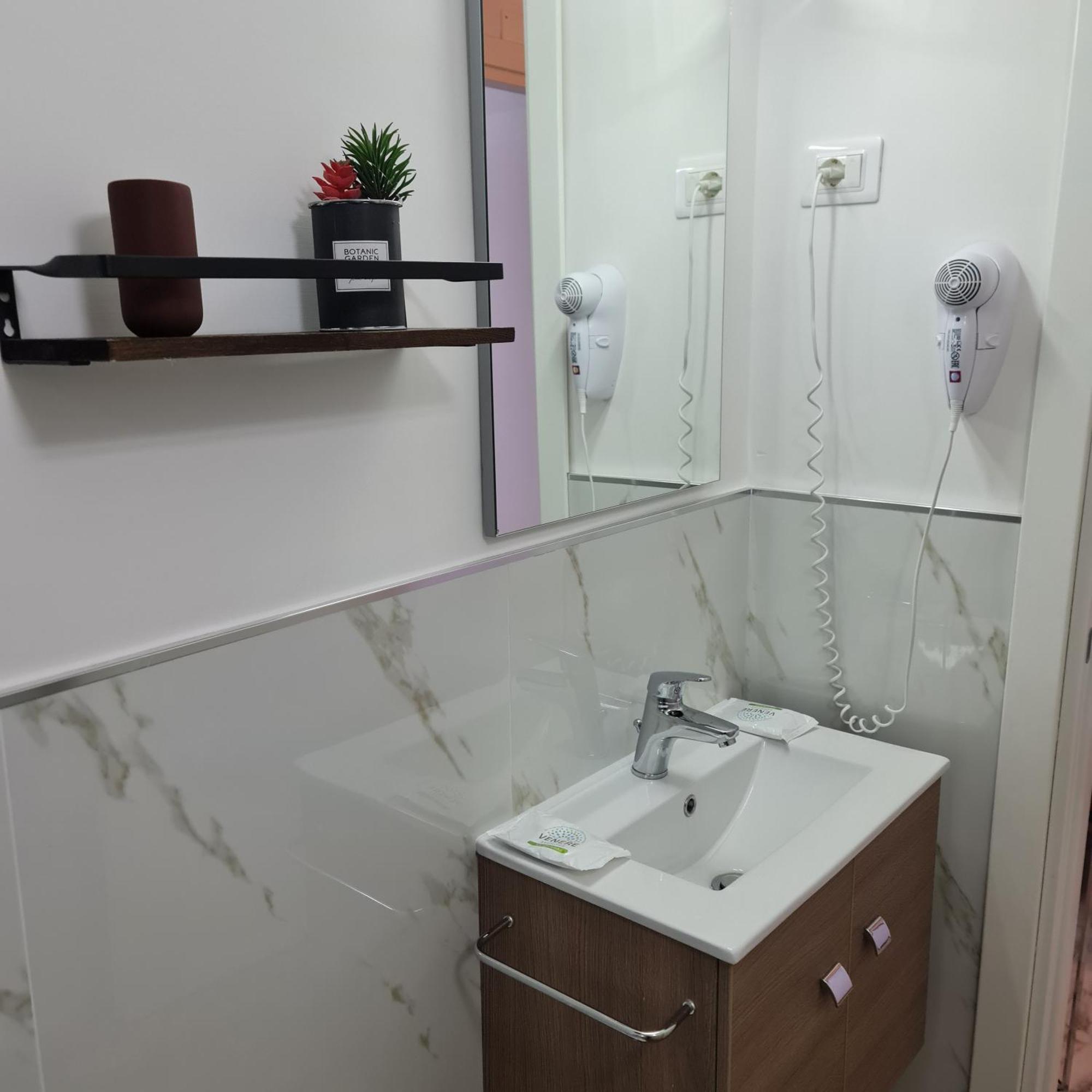 Mare Fuori B&B Σαλέρνο Δωμάτιο φωτογραφία